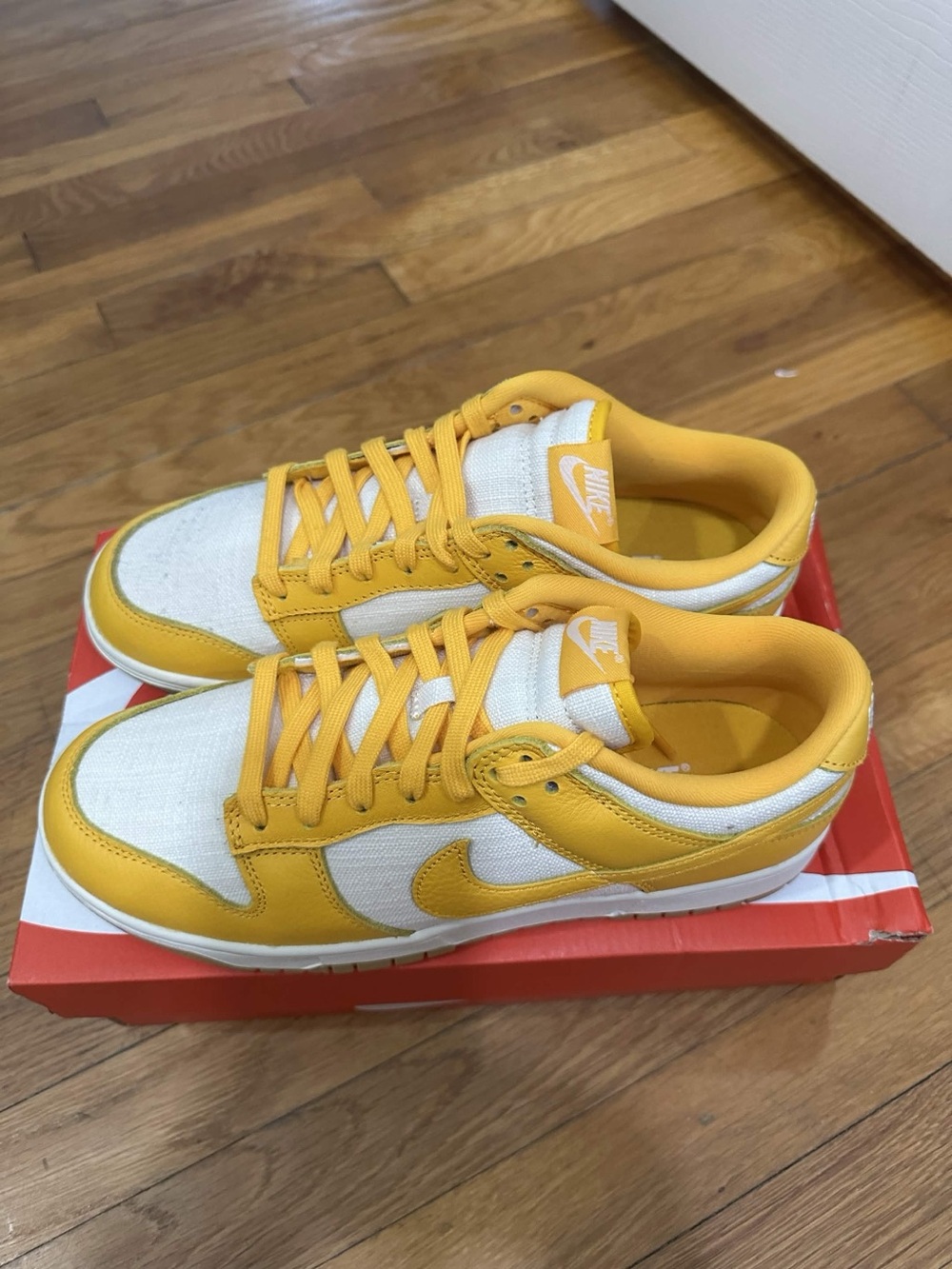 *Used* Nike Dunk Low Men White Yellow (HF4867-739) Size 9 *Damaged Original Box* - Picture 2 of 11
